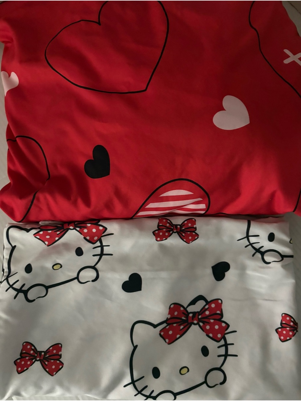 Hello Kitty 3 PC Reversible Red and White  Duvet Cover Twin Size.  Pillow Cases